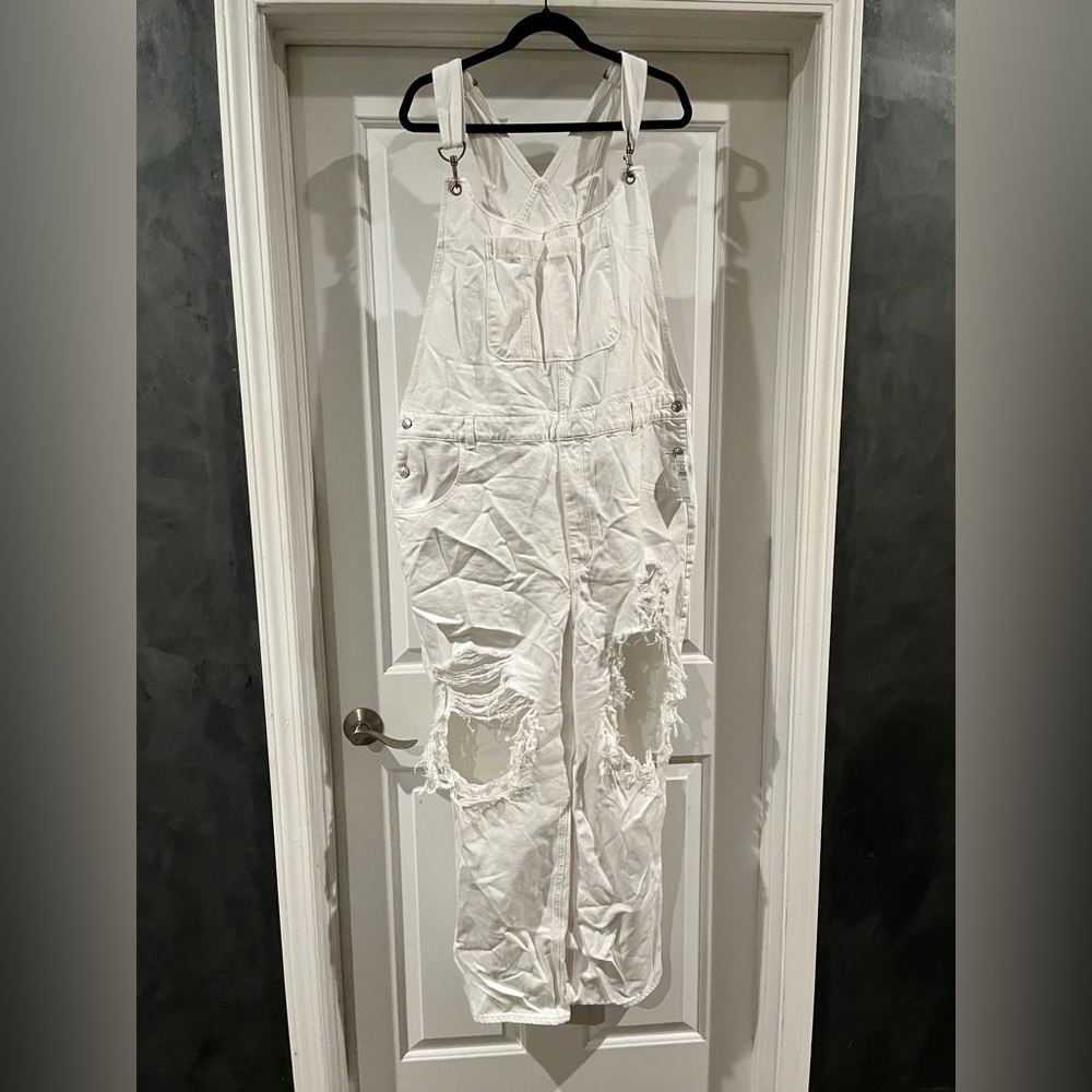 NWT American Eagle 905 Boyfriend Overalls (White)
